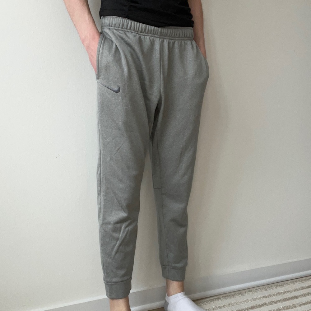 Men’s Therma Fit Nike Sweatpants Size Medium